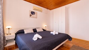 3 bedrooms, iron/ironing board, free WiFi, bed sheets