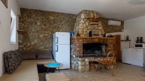 Fernseher, Kamin