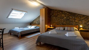 1 slaapkamer, een strijkplank/strijkijzer, gratis wifi, beddengoed