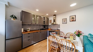 Fridge, oven, dishwasher, coffee/tea maker