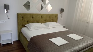2 bedrooms, iron/ironing board, free WiFi, bed sheets