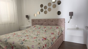 1 habitación, tabla de planchar con plancha, wifi gratis y ropa de cama 