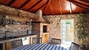 Fridge, oven, dishwasher, coffee/tea maker