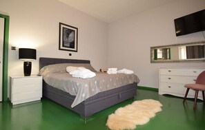 5 chambres, fer et planche à repasser, Wi-Fi gratuit, draps fournis