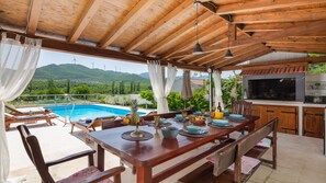 Outdoor dining - Villa Filomena - Omiš by Villas Guide (Blato na Cetini)