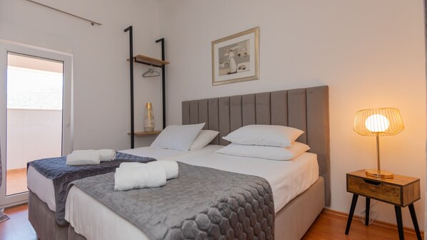 3 slaapkamers, een strijkplank/strijkijzer, gratis wifi, beddengoed