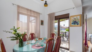 Unclassified image, 2 of 36, button