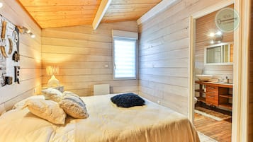 3 bedrooms, iron/ironing board