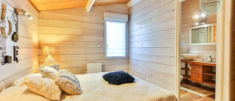 3 bedrooms, iron/ironing board