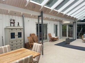 Outdoor dining - Large holiday home close to nature (Tikøb)