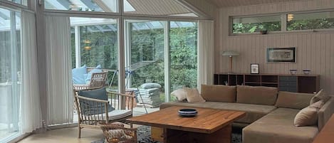 Pejs, dvd-afspiller, stereoanlæg