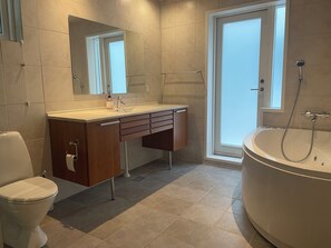 Shower - Large holiday home close to nature (Tikøb)