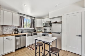 Private kitchen - The Historic West Walker Motel (Coleville)