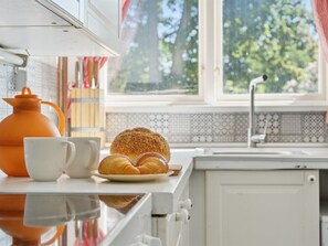 Fridge, microwave, cookware/dishes/utensils - "Aria" - 1km from the sea by Interhome (Melby)
