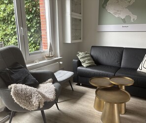 Unclassified image, 2 of 23, button