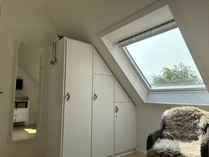 Unclassified image, 4 of 23, button