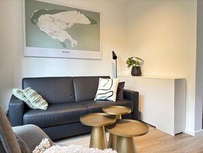 Fernseher, Tischtennisplatte