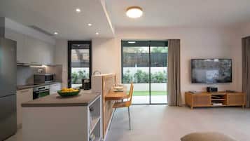 Fridge, microwave, dishwasher, coffee/tea maker