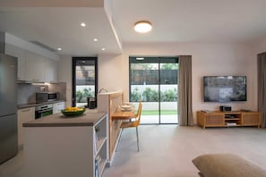 Fridge, microwave, dishwasher, coffee/tea maker