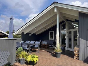 Outdoor dining - Cosy summer house at Kobæk Strand (Skælskør)