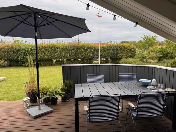 Unclassified image, 1 of 12, button