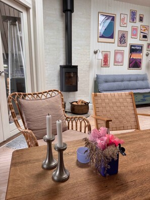 Unclassified image, 3 of 12, button