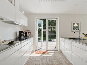 Fridge, microwave, dishwasher, cookware/dishes/utensils