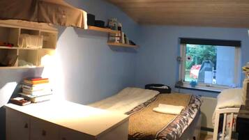 6 bedrooms, iron/ironing board, free WiFi