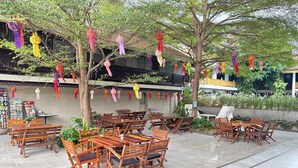 Outdoor dining - Budget Double Room | Simple & Comfy (Chiang Mai)