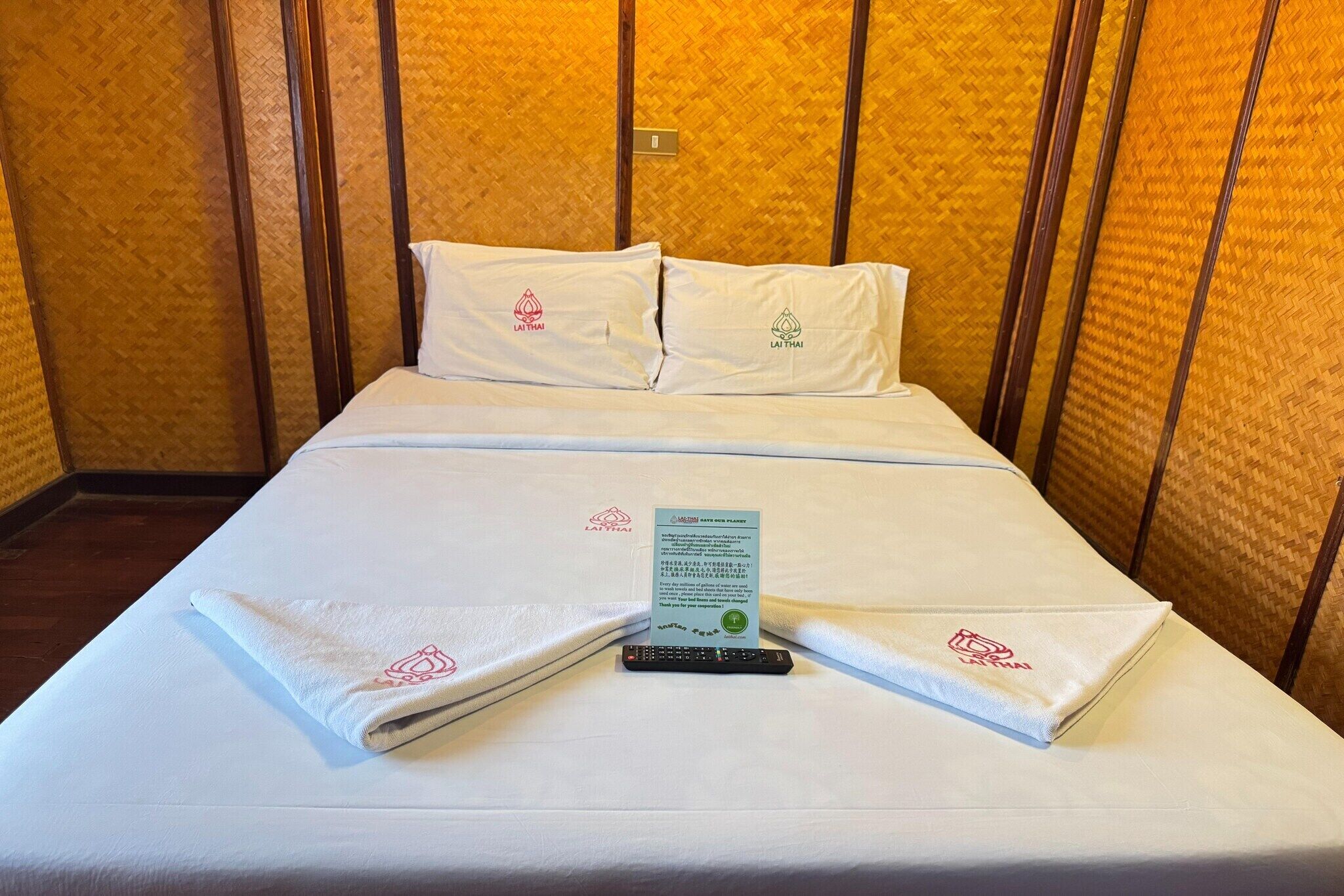 1 bedroom, desk, WiFi, bed sheets