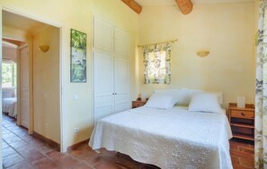 4 bedrooms, travel crib, free WiFi