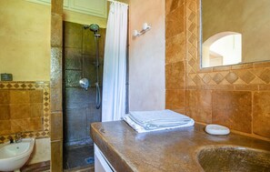 Shower - Gorgeous home in Grimaud (Grimaud)