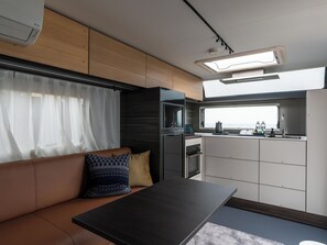 Doppia Deluxe, vista oceano | Copriletto in piuma, una scrivania, postazione laptop, Wi-Fi gratuito