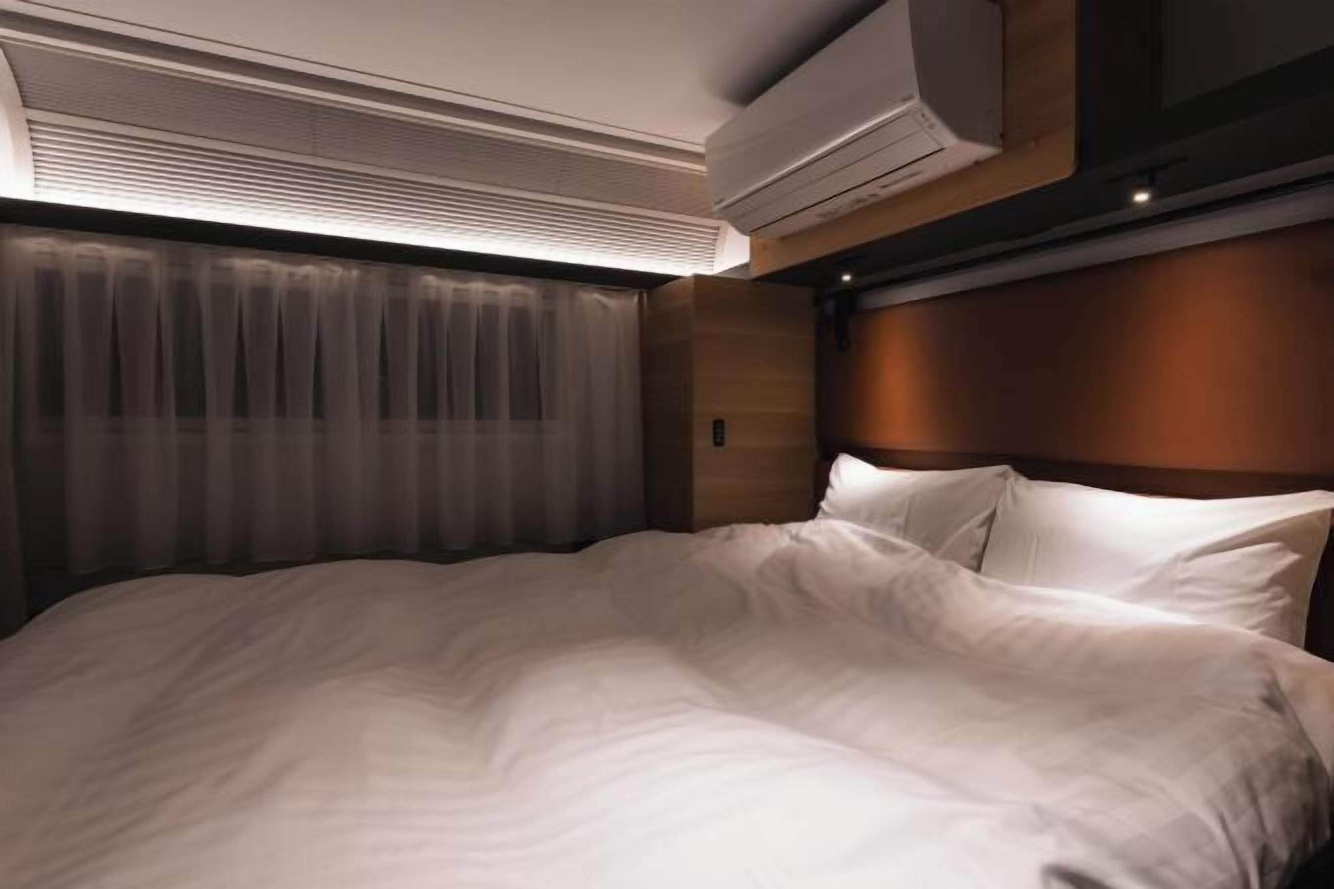 Dundyner, skrivebord, skrivebord for bærbar PC og wi-fi (inkludert)