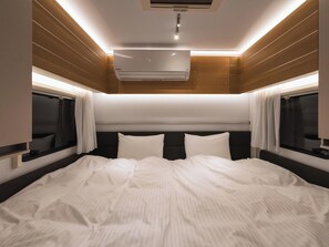 Habitación de lujo doble, vistas al mar | Edredones de plumas, escritorio, espacio para trabajar con un portátil