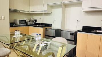 Refrigerador, microondas, parrilla de estufa y lavavajillas