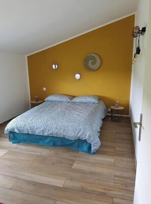 2 chambres, fer et planche à repasser, draps fournis