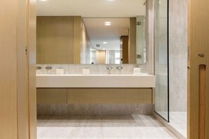 Shower, hair dryer, towels - Luxury flat -2BR/6P- Madeleine/Saint Honore (Paris)