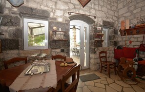 تناول الطعام