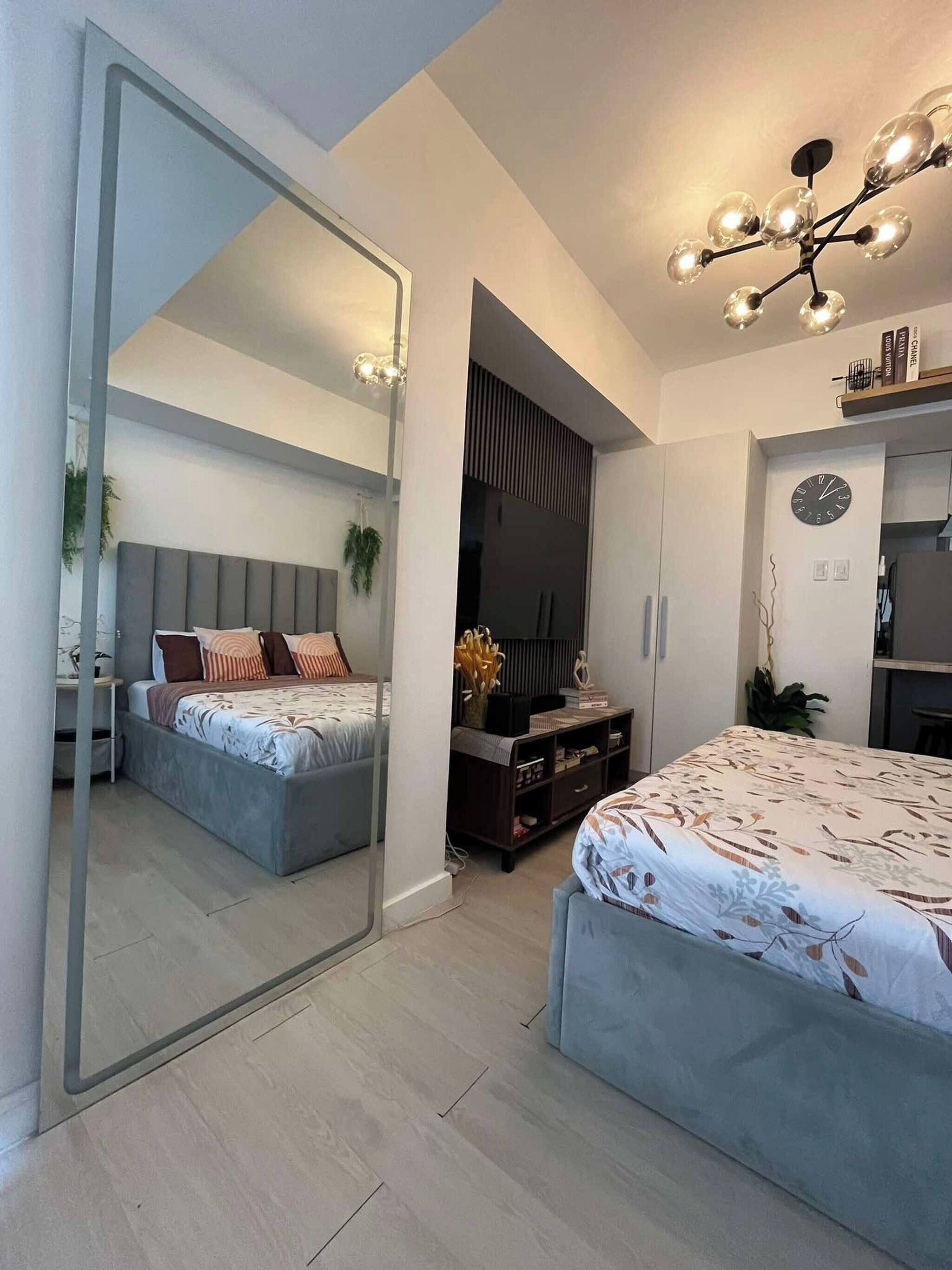 Silitysrauta/-lauta, internet, vuodevaatteet, pääsy pyörätuolilla