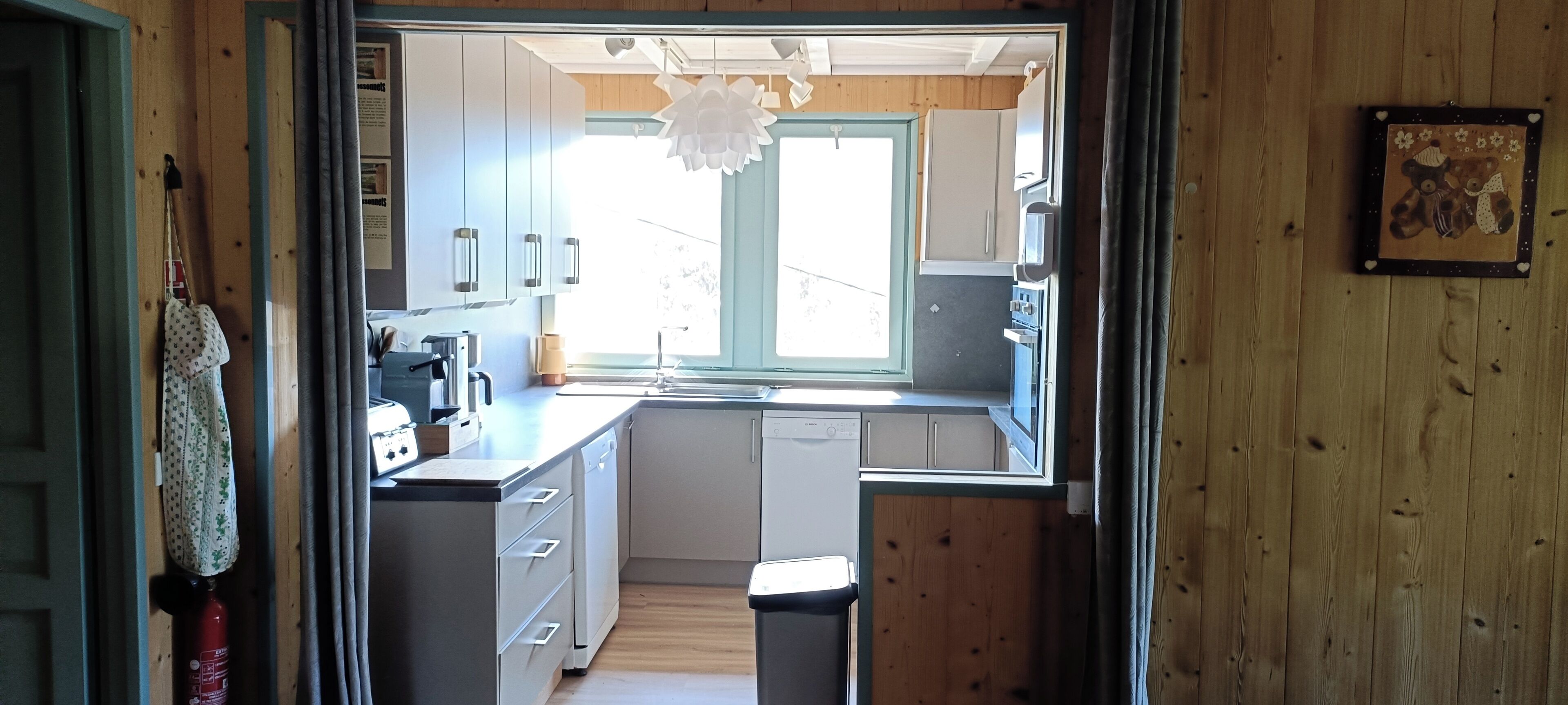 Mikroaaltouuni, uuni, liesi, astianpesukone