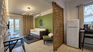Departamento de lujo, 1 cama Queen size y sofá cama, balcón, vista al mar | Sábanas de algodón egipcio, ropa de cama de alta calidad y edredón
