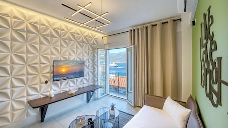 Luxury Apartment, 1 Queen Bed with Sofa bed, Balcony, Sea View | Egyptian cotton sheets, premium bedding, down comforters, pillowtop beds