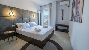 Appartement Luxe, 1 grand lit et 1 canapé-lit, balcon, vue mer | Draps en coton égyptien, literie de qualité supérieure