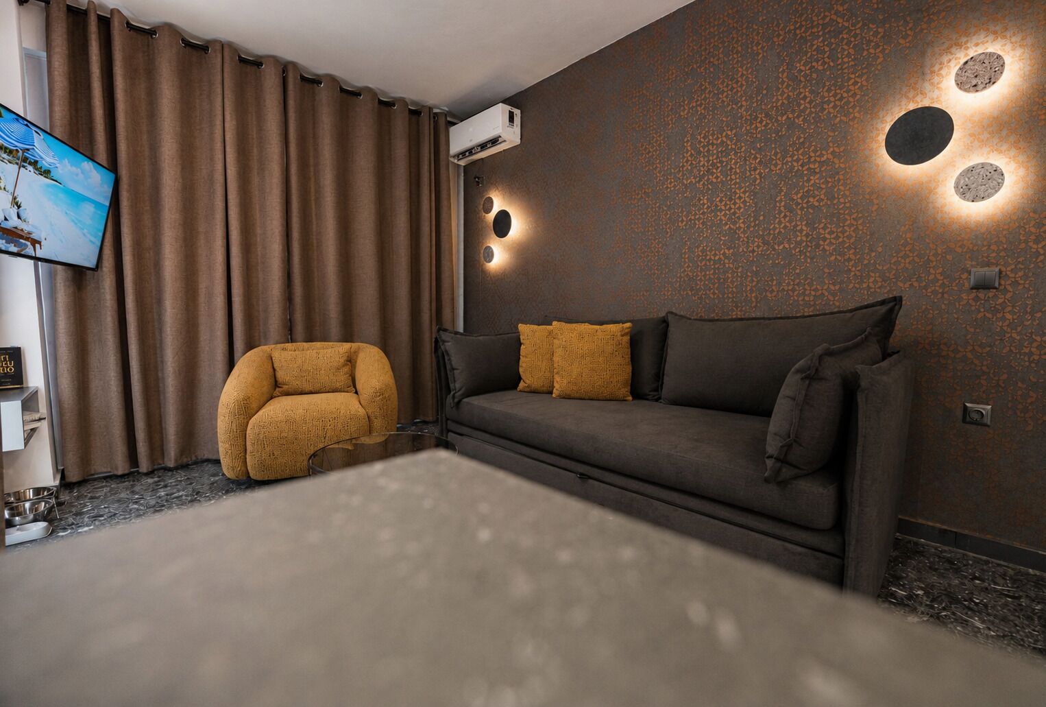 Design Apartment, 1 Queen Bed with Sofa bed, Balcony, Sea View | Living area