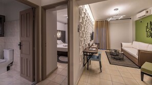 Luxury Apartment, 1 Queen Bed with Sofa bed, Balcony, Sea View | Living area