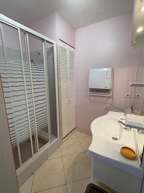 Ducha y secador de pelo