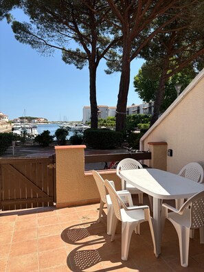 Outdoor dining - St Cyprien Ground floor apartment with large terrace overlooking the Marina! (Saint-Cyprien)