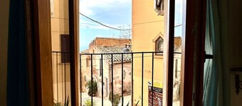 Agrigento Old Town. Charming flat by Cathedral and main avenue. Historic vibe.