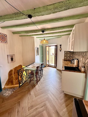 Interior - Agrigento Old Town. Charming flat by Cathedral and main avenue. Historic vibe. (Agrigento)